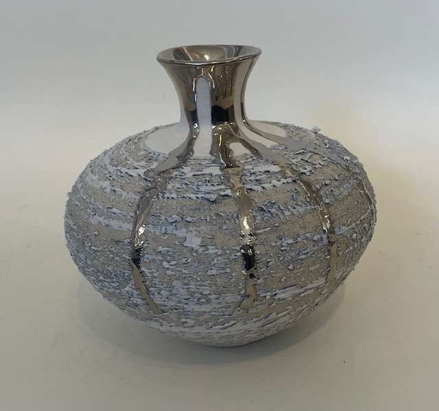 Textured vase with platinum lustre - Alex McCarthy