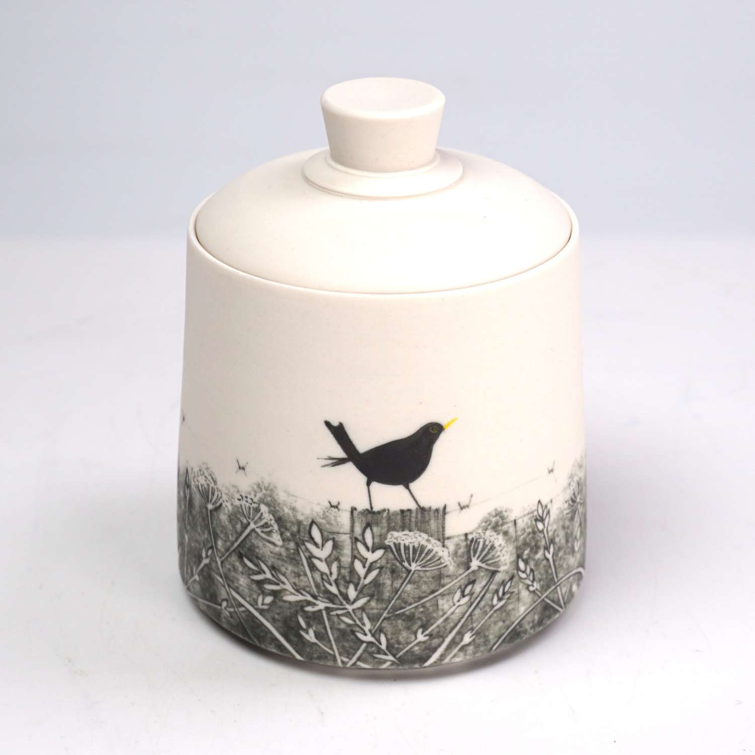 Hedgerow Lidded Pot (Small) (BT10)